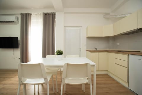 Kitchen or kitchenette, Living room, Dining area, kitchen