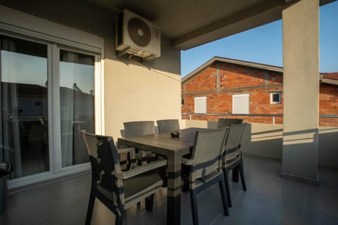 Balcony/Terrace, Balcony/Terrace, Seating area, Dining area