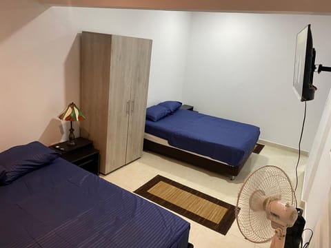 Bed, TV and multimedia, Photo of the whole room, Bedroom, wardrobe