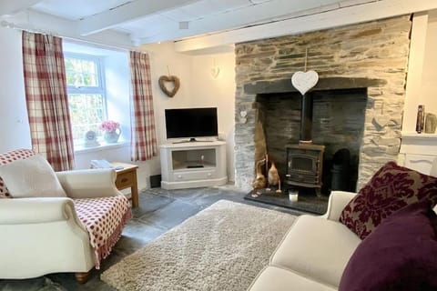 TV and multimedia, Living room, Seating area, flat iron