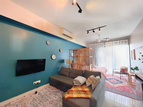 Communal lounge/ TV room, Bed, TV and multimedia, Living room, Photo of the whole room, Seating area, Evening entertainment, fireplace