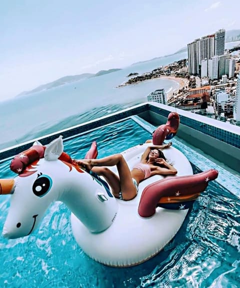 Swimming pool, Swimming pool
