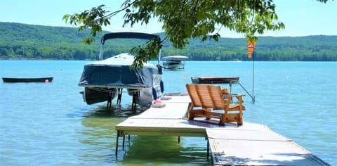 Birch Shores Resort - The Hemlock Cottage House in Glen Lake