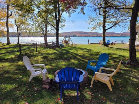 Birch Shores Resort - The Hemlock Cottage House in Glen Lake