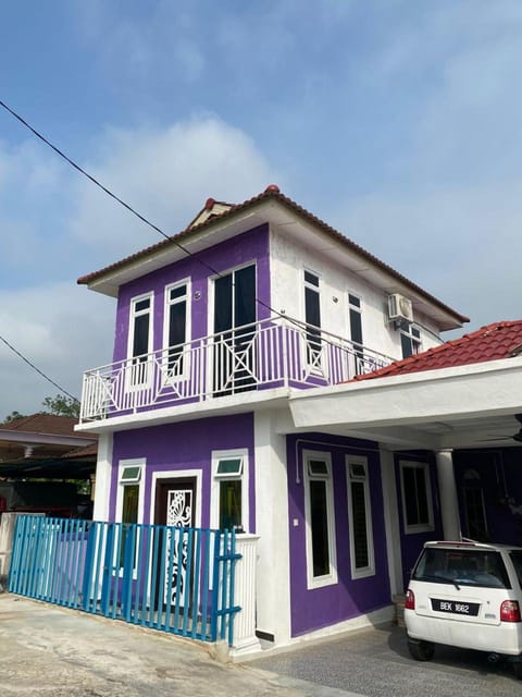 Property building, Day, Balcony/Terrace, Parking