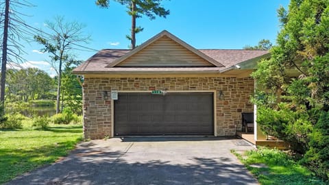 Property building, Facade/entrance, Off site