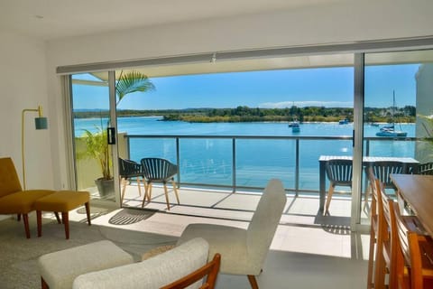 View (from property/room), Balcony/Terrace, Seating area, Dining area