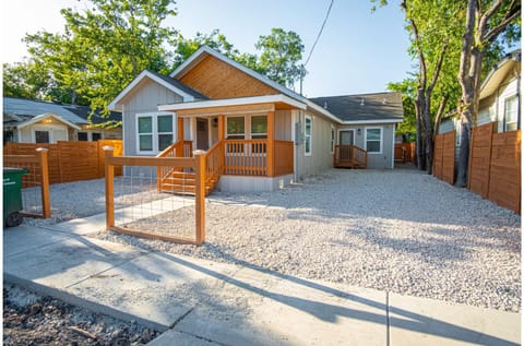 Property building, Facade/entrance, Parking