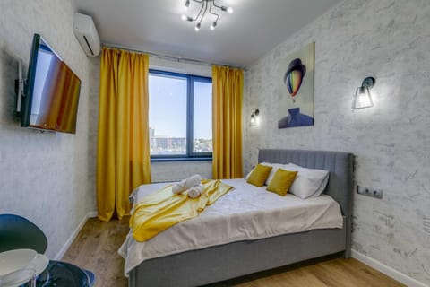 Bed, TV and multimedia, Photo of the whole room, Bedroom