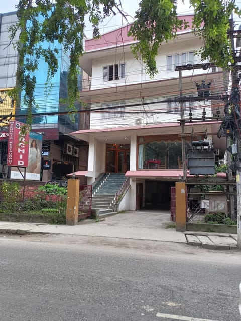 Facade/entrance