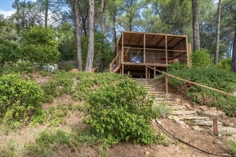 View (from property/room), Balcony/Terrace, City view, Garden view, Mountain view, Location