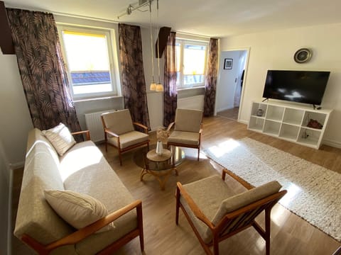 Communal lounge/ TV room, TV and multimedia, Living room, Photo of the whole room, Seating area, Evening entertainment
