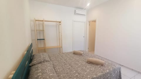 Bed, Bedroom, air conditioner