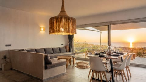 Living room, Seating area, Dining area, Sunrise