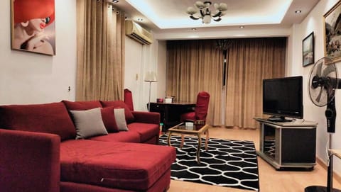 Communal lounge/ TV room, TV and multimedia, Living room, Seating area, Evening entertainment, air conditioner