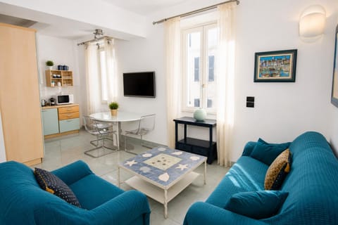 Kitchen or kitchenette, Living room, kitchen
