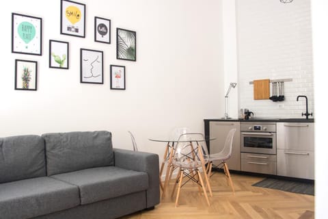 Kitchen or kitchenette, Living room, Dining area, pet friendly, stove