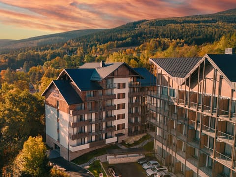 Property building, Day, Natural landscape, Bird's eye view, Mountain view