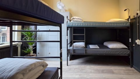 Bedroom, bunk bed, locker