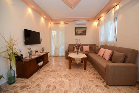 Villa Eirini Agia Varvara Lesvos House in İzmir Province