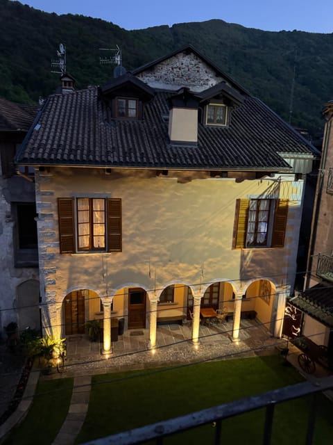 Plaza Apartment Apartment in Cannobio