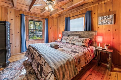 Cabin Fever - Hot Tub, Game Room, 3 King Beds Cabin in Dahlonega