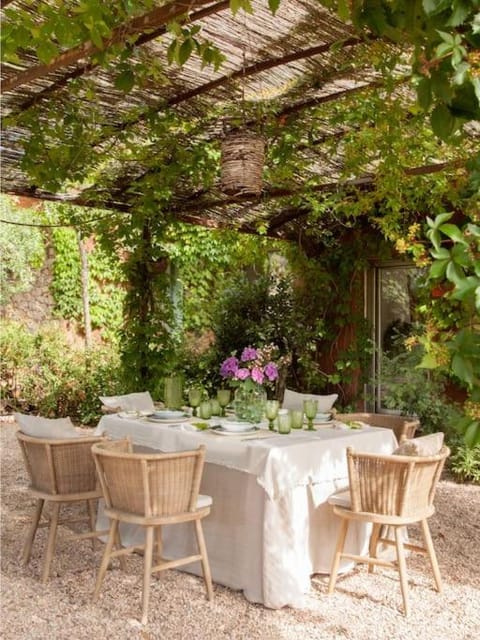 Patio, Patio, Spring, Day, Garden, Seating area, Dining area, Garden view