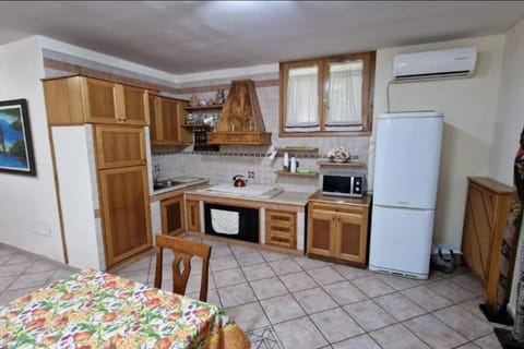 Kitchen or kitchenette, Dining area, minibar, pet friendly, stove