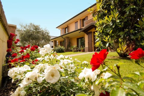 Facade/entrance, Garden view