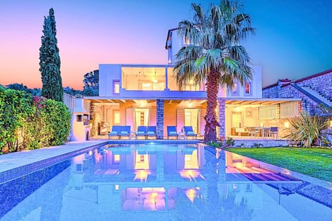 Facade/entrance, Swimming pool