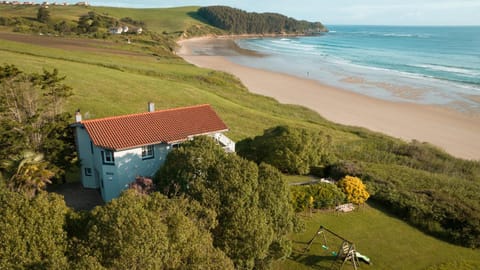 Property building, Day, Natural landscape, Bird's eye view, Beach, Landmark view, Sea view