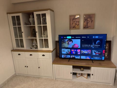 Communal lounge/ TV room, TV and multimedia