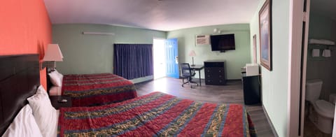 Bed, TV and multimedia, Photo of the whole room, Seating area, Bedroom, heating, microwave, air conditioner