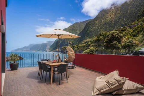 Nearby landmark, Day, Natural landscape, View (from property/room), Balcony/Terrace, Balcony/Terrace, Dining area, Mountain view, Sea view