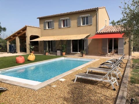 Superbe villa neuve à 5 mn du centre Villa in Saint-Remy-de-Provence