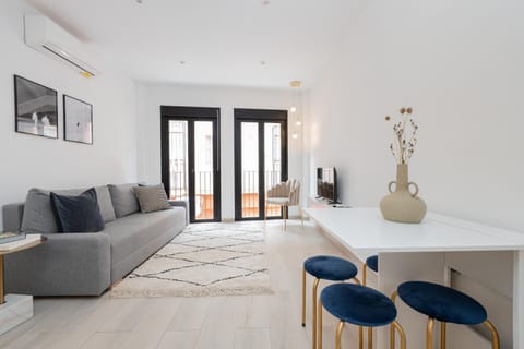 Communal lounge/ TV room, Seating area, Dining area