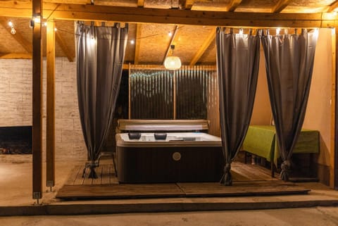 Hot Tub, Spa and wellness centre/facilities