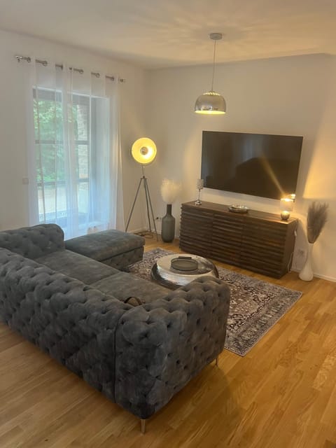 Communal lounge/ TV room, TV and multimedia, Living room, Seating area, Evening entertainment