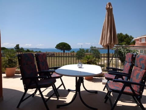 Summer, Garden, Seating area, Dining area, Sea view, hair dresser