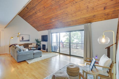 Lakefront Sister Lakes Vacation Rental with Dock! House in Sister Lakes