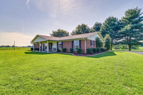 Russell Springs Getaway, 10 Mi to Lake Cumberland! House in Lake Cumberland