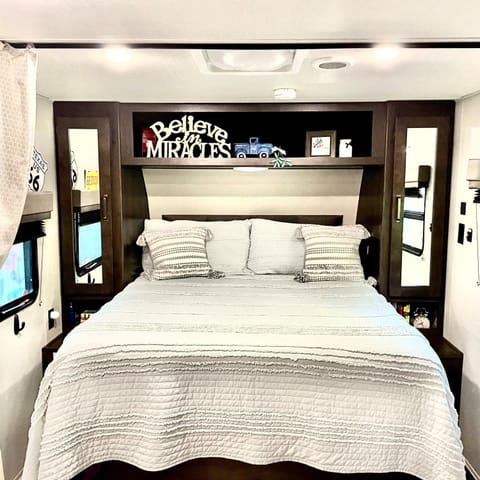 Bed, Photo of the whole room, Bedroom, wardrobe