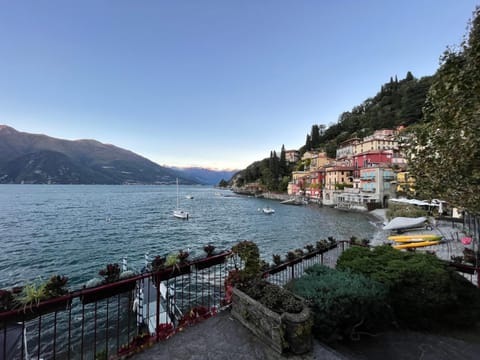 Varenna by Foot (no Taxi / Car needed) Apartment in Varenna