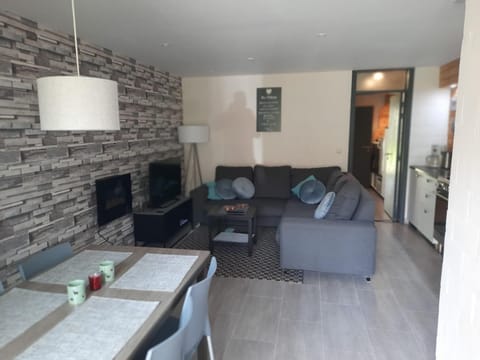 Communal lounge/ TV room, TV and multimedia, Living room, Seating area