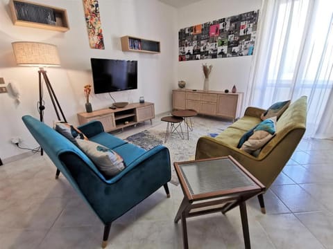 Communal lounge/ TV room, TV and multimedia, Living room, Seating area