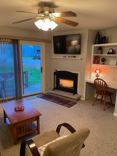 SKIING, HIKING, VILLAGE OF EVILLE MTN ESCAPE Apartment in Ellicottville