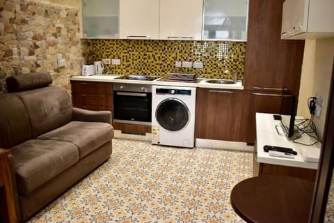 oven, pet friendly, stove, washing machine, dryer