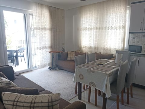Kitchen or kitchenette, Seating area, Dining area