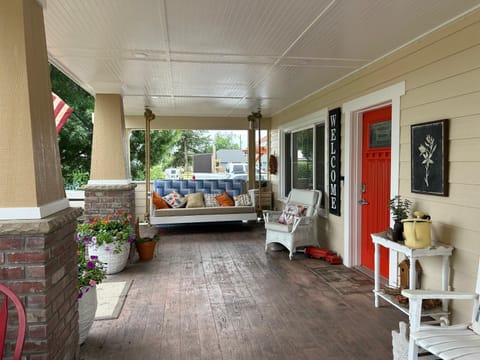 We put the ‘Fun’ in your stay! Vacation rental in College Place