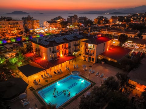 Property building, Night, Natural landscape, Bird's eye view, Pool view, Swimming pool, Swimming pool, Sunset
